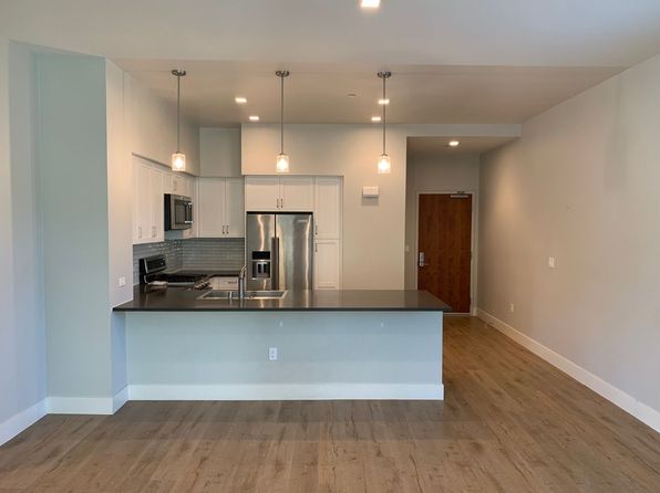 19 9th Ave #106