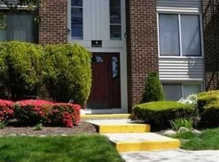 98 Country Club Ln, Pomona, NY 10970