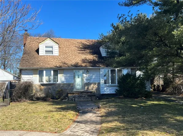 2114 Oakwood Place, Elmont, NY 11003