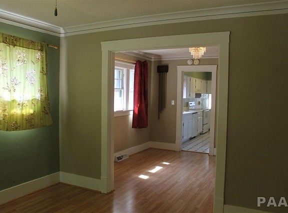 4th image of 812 W Corrington Ave