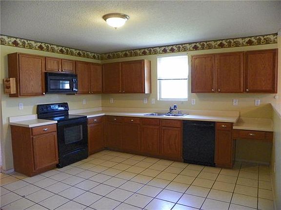 3rd image of 602 Odenville Dr