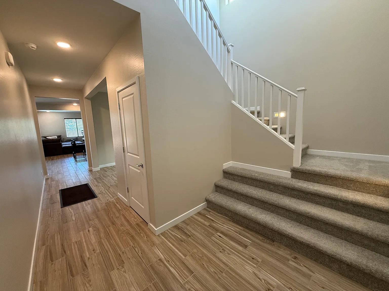 5 bed, 2807 sqft, $3,200 — Photo 3