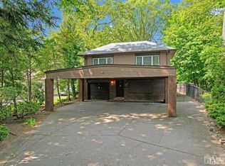 182 Grandview Ave, Edison, NJ 08837