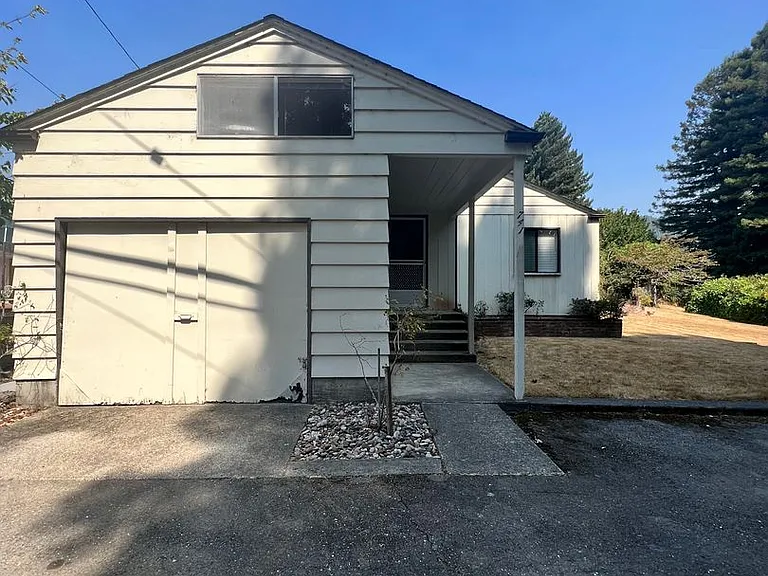 741 2nd Ave — Photo 3