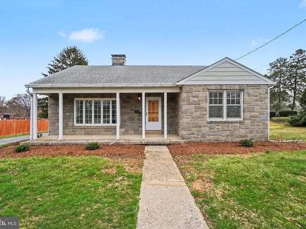 1555 Locust St, New Cumberland, PA 17070