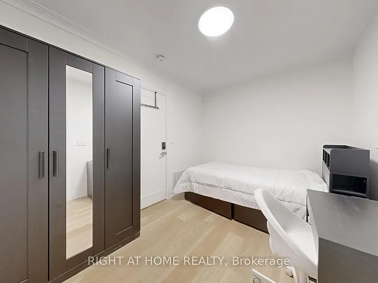 61 Gladys Rd — Photo 2