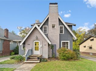 896 Montford Rd, Cleveland Heights, OH 44121