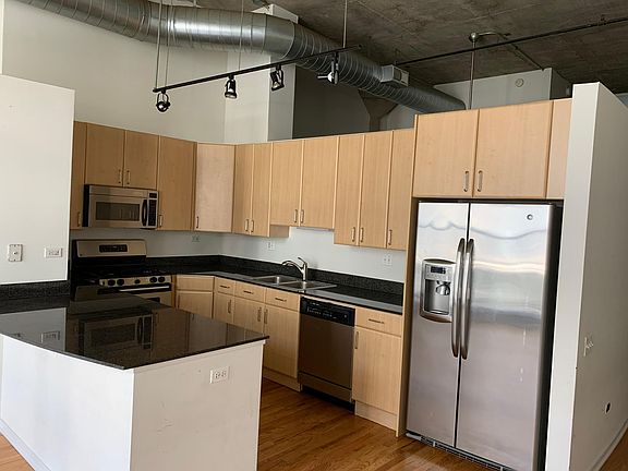 5th image of 900 N Kingsbury St APT 917