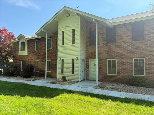 5 Laramie court #5, Coram, NY 11727