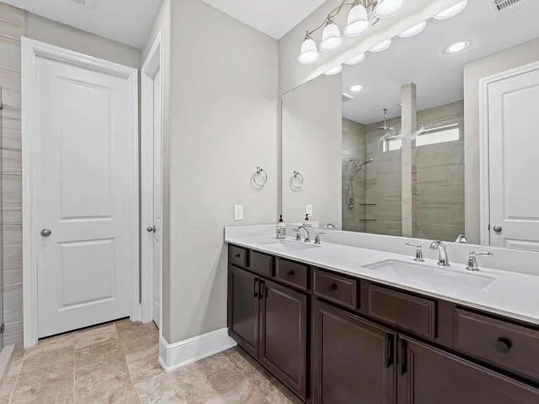 10811 Gates Randal Ct — Photo 8