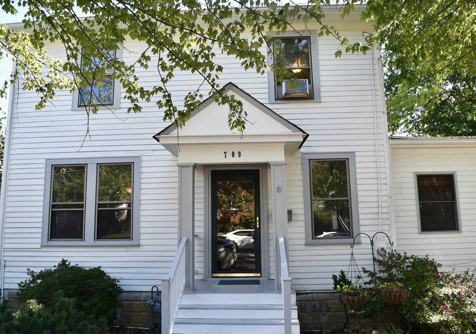 400 Dollars Early Signing Bonus 709 N Cleveland St — Photo 1