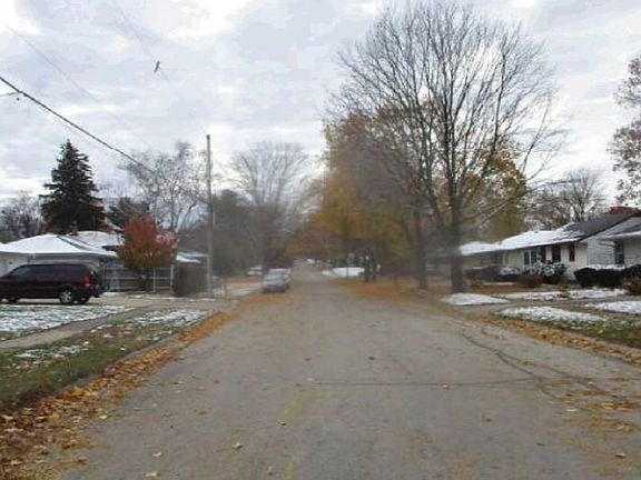 Exterior Neighborhood (street photo)