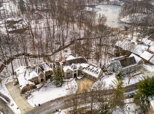 147 Lake Bluff Dr, Columbus, OH 43235