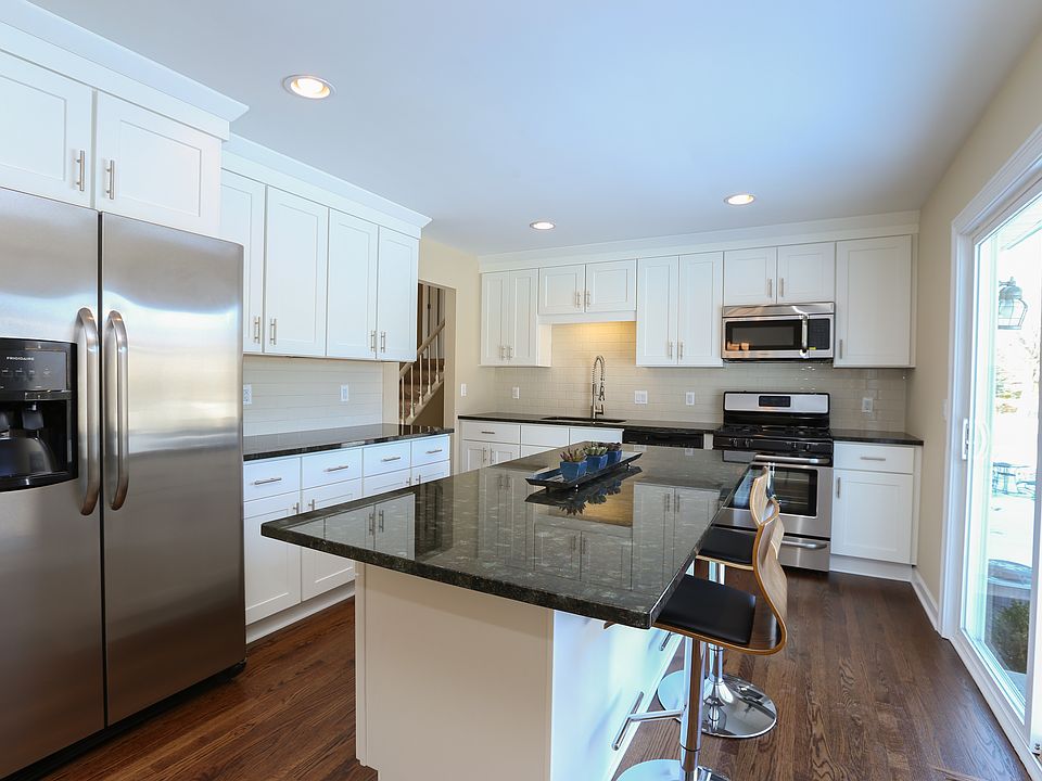 Kitchen - Granite - Crown 