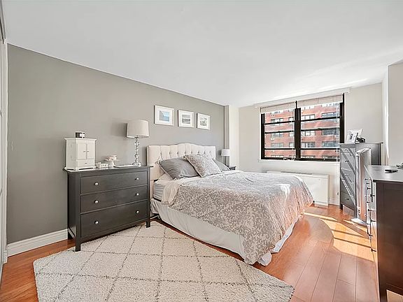 3rd image of 225 E 36th St APT 3F