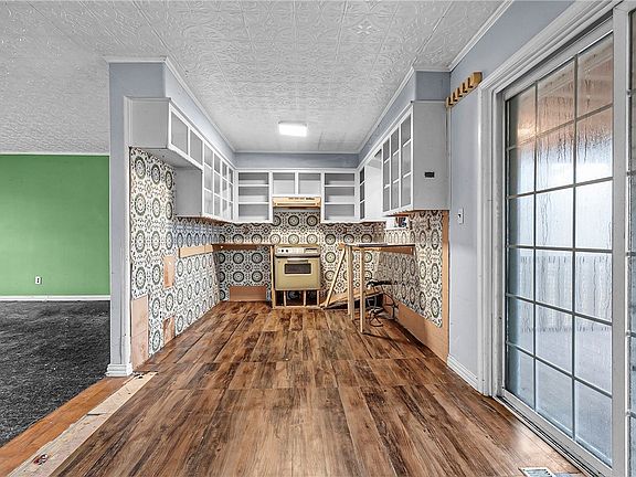2nd image of 9 N Carlton Cir