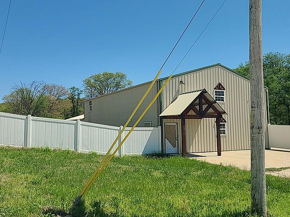 3rd image of 18312 E 752nd Rd