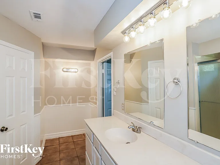 7902 Beaufort Dr — Photo 10