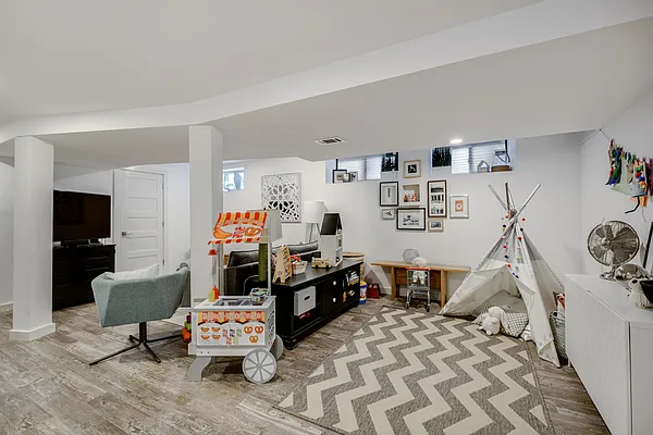 Rented by Compass | media 53