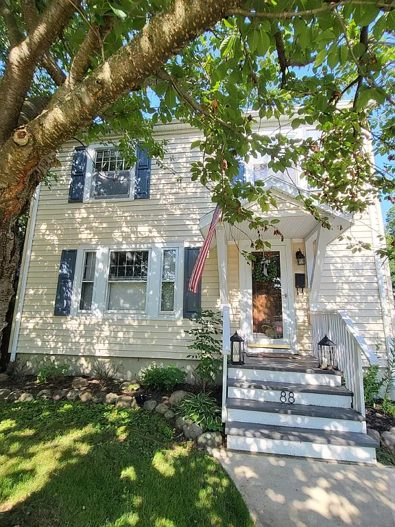 88 Westmont Ave photo 1