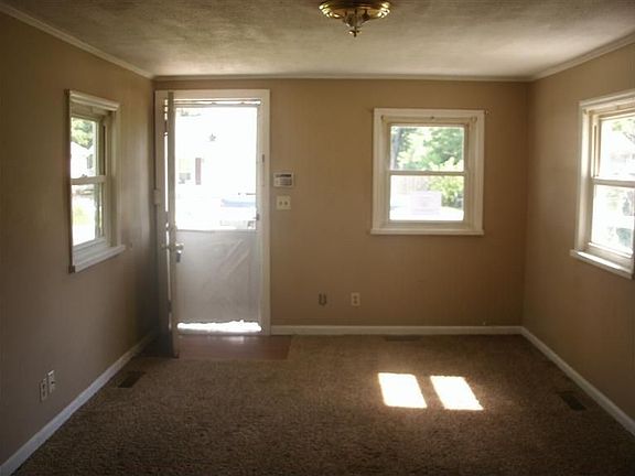 3rd image of 652 Little Meadow Dr