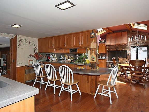 Spacious Kitchen with Breakfast Bar