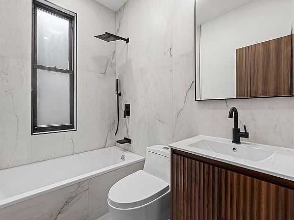 5th image of 1024 E 226th St