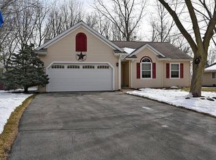 2417 Fox Knoll Dr, Waterford, WI 53185