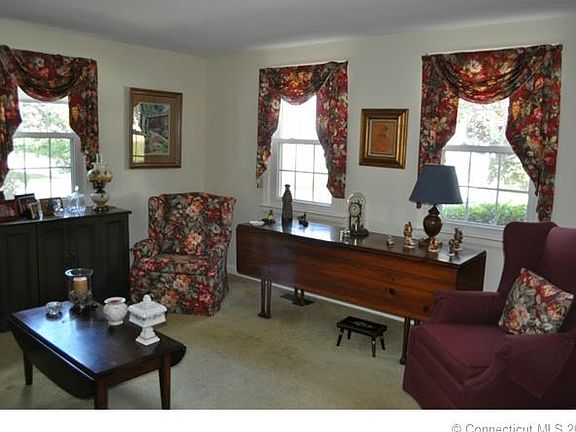 4th image of 16 Butternut Dr #16