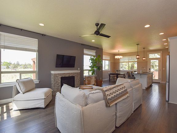 5th image of 21362 Bear Creek Rd