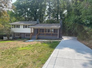 6012 Woodcrest Dr, Raleigh, NC 27603