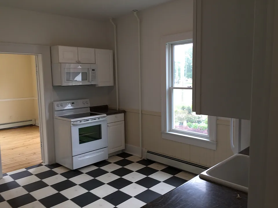 171 Albany Tpke