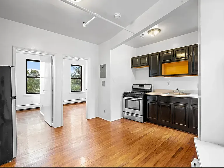 375 Pleasant Ave #5B — Photo 1