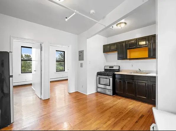 375 Pleasant Avenue image 1 of 8