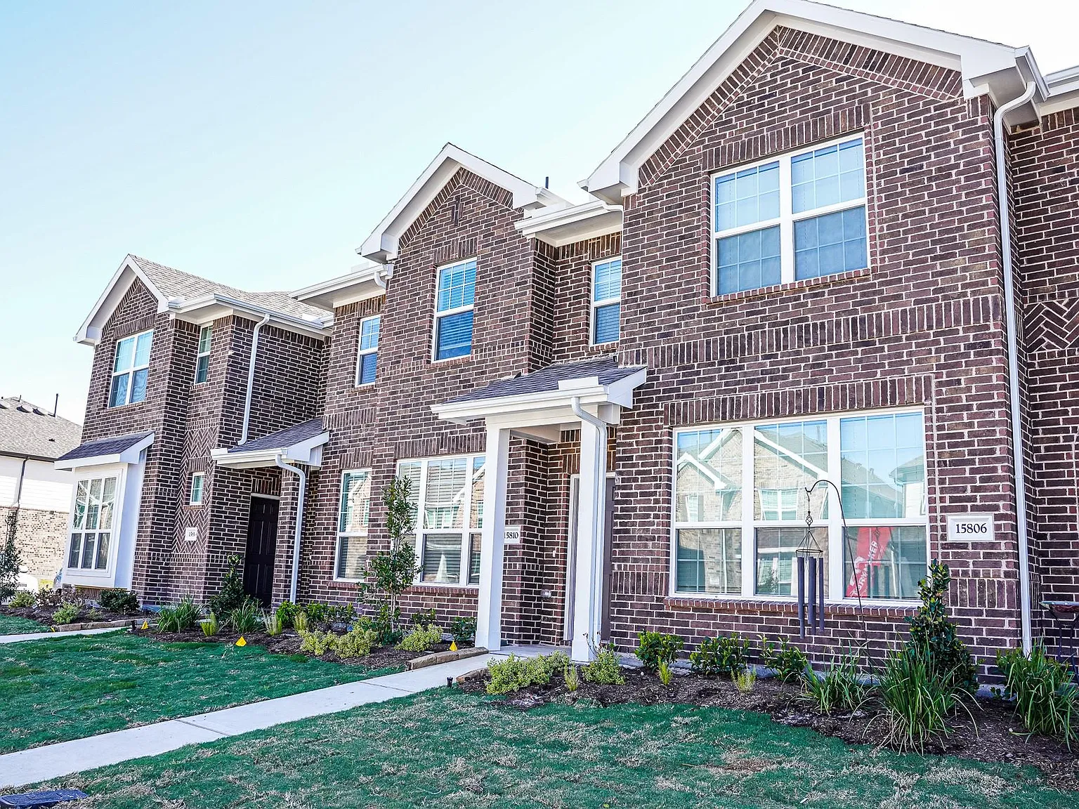 3 bed, 2.5 bath, 1743 sqft, $2,190 — Photo 2