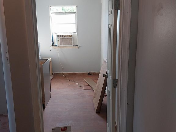 4th image of 307 E Godfrey Ave