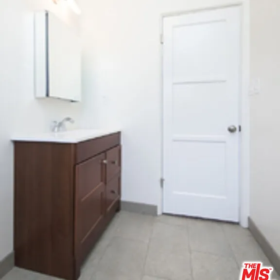 751 N Croft Ave #1/2 — Photo 14