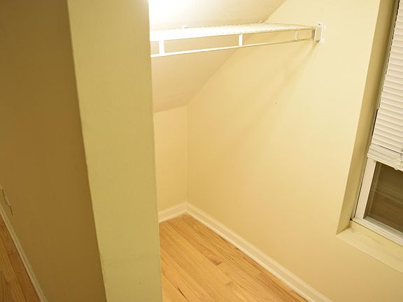 4th image of 1528 W Diversey Pkwy
