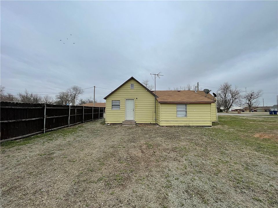 303 SW 5th St, Minco, OK 73059 Zillow