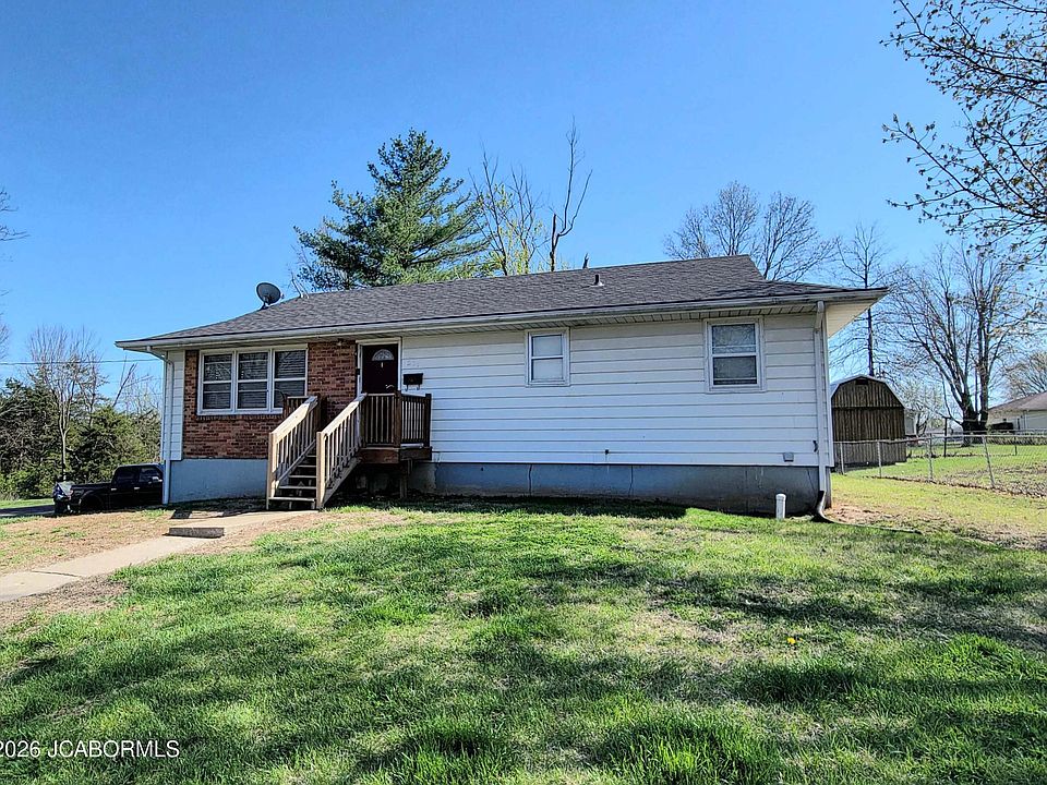 1st image of 1208 Perry Ln