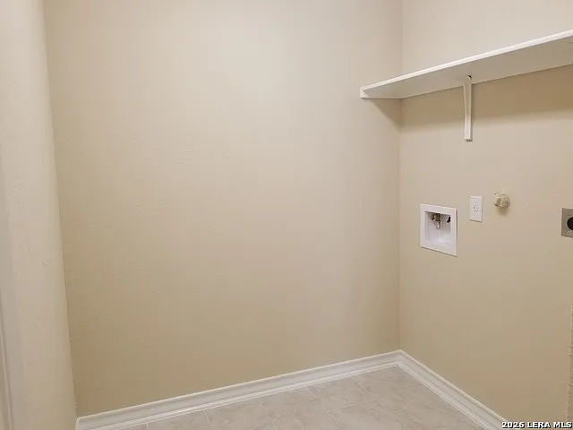 4 bed, 2.0 bath, 1703 sqft, $2,000 — Photo 3