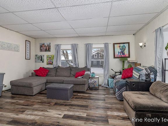 3rd image of 321 E Fenton St
