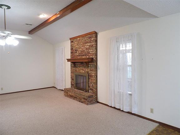 4th image of 1701 N Lincoln Ave