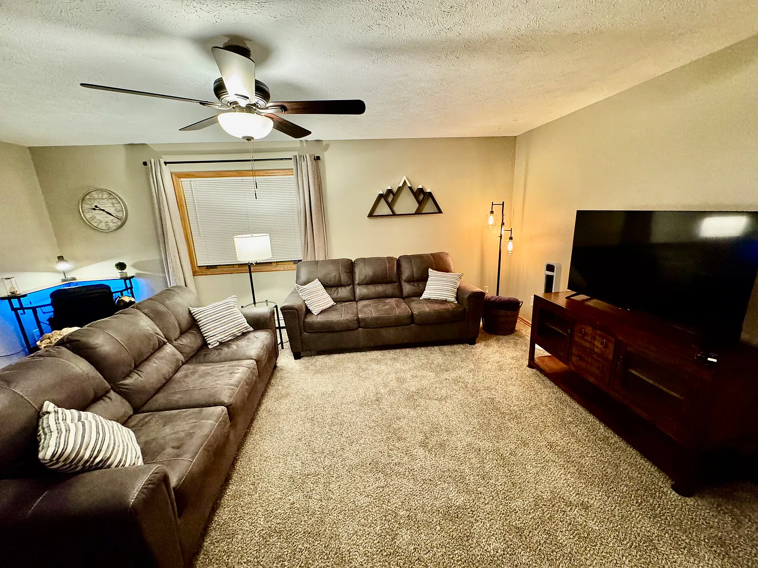 2 bed, 1100 sqft, $2,200 — Photo 3
