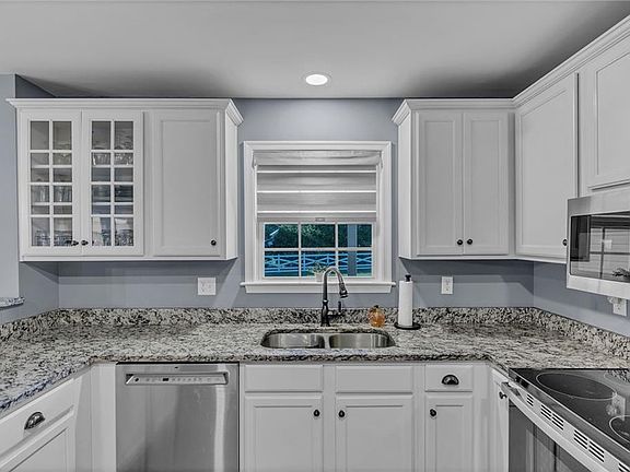2nd image of 8922 Colonial Trl E