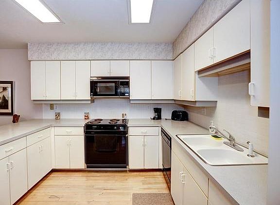 4th image of 8208 N Revere Ct