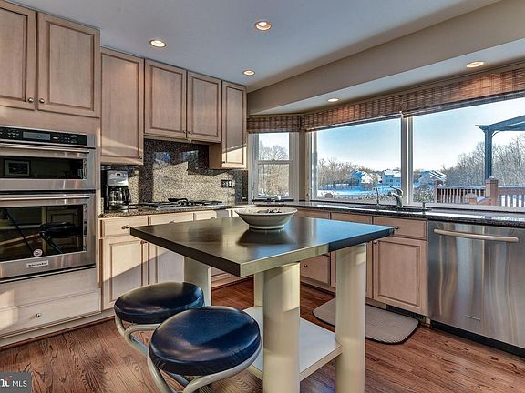 3rd image of 14 Tuckahoe Ct