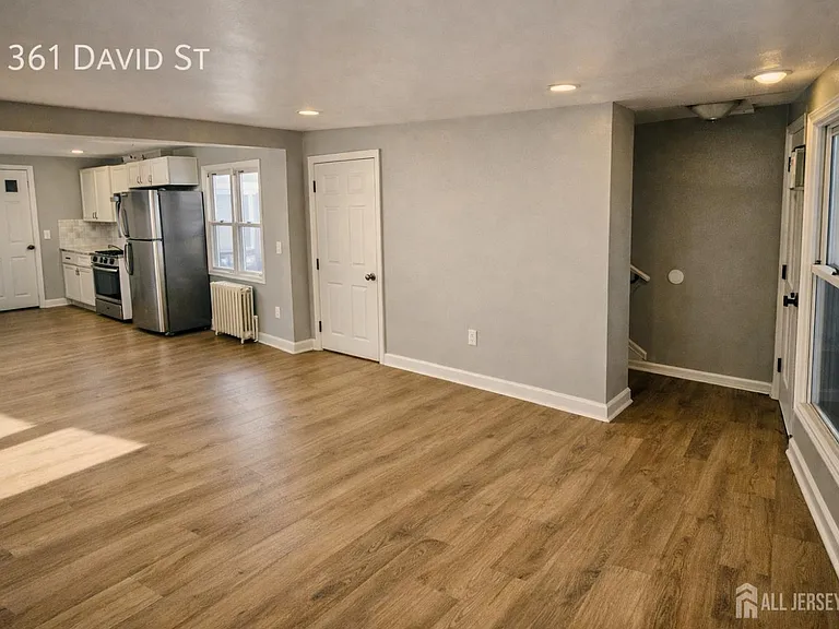 361 David St — Photo 9