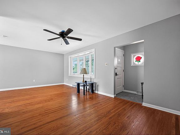 3rd image of 120 Fish Pond Rd