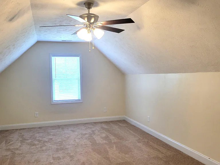 140 Wheeling Dr — Photo 39